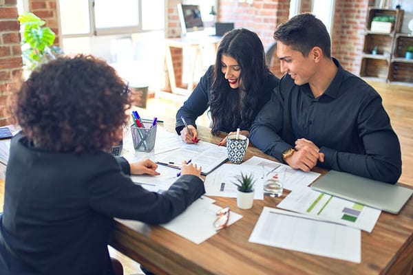 Seattle mobile notary performing affidavit notarization — professional document signing